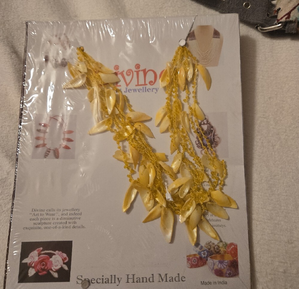 Raj Arushi Adjustable Strap Belt Bag And Necklace - Picture 4 of 6
